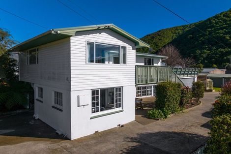 Photo of property in 48 Beach Road, Waikawa, Picton, 7220