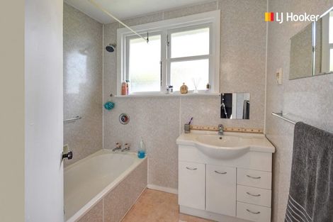 Photo of property in 21 Burgess Street, Green Island, Dunedin, 9018