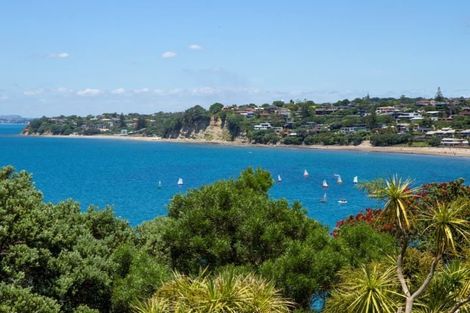 Photo of property in 2/19 Churchill Road, Murrays Bay, Auckland, 0630