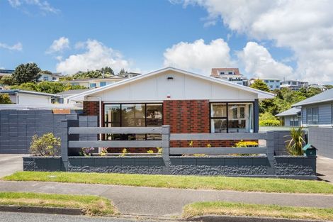 Photo of property in 16 Eskdale Road, Papakowhai, Porirua, 5024