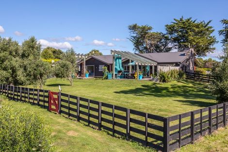 Photo of property in 1 Campbell Drive, Martinborough, 5711