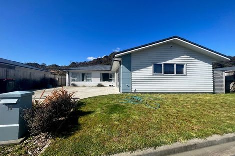 Photo of property in 17 Barry Groucott Grove, Wainuiomata, Lower Hutt, 5014