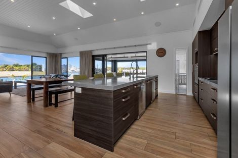 Photo of property in 25 Waitemata Drive, One Tree Point, 0118