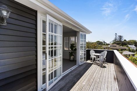 Photo of property in 16 Fenton Terrace, Cockle Bay, Auckland, 2014