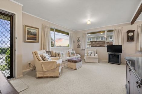 Photo of property in 2/56 Sunnynook Road, Sunnynook, Auckland, 0620