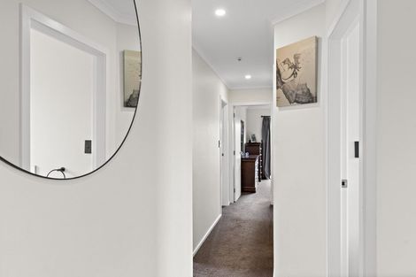 Photo of property in 1 Routhan Way, Carterton, 5713