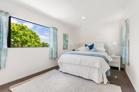 Photo of property in 11 Spalding Rise, Golflands, Auckland, 2013