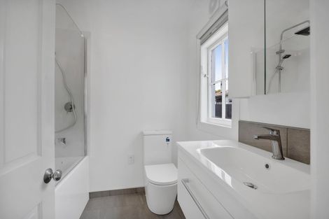 Photo of property in 22 Seyton Street, Stratford, 4332