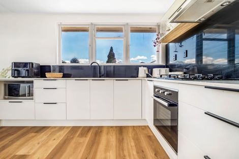 Photo of property in 15 Hockin Place, Fairfield, Hamilton, 3214