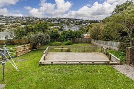 Photo of property in 20 Shanaway Rise, Hillcrest, Auckland, 0627