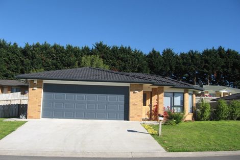 Photo of property in 27 Castlefinn Drive, Weymouth, Auckland, 2103