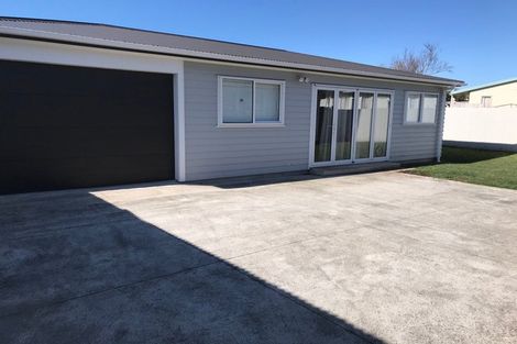 Photo of property in 11 Windrush Close, Mangere, Auckland, 2022