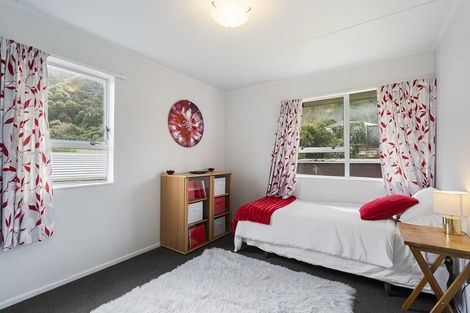 Photo of property in 67 Hartford Crescent, Totara Park, Upper Hutt, 5018