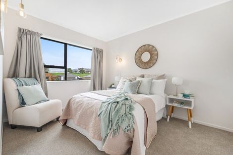 Photo of property in 2/29 Rapallo Place, Farm Cove, Auckland, 2012