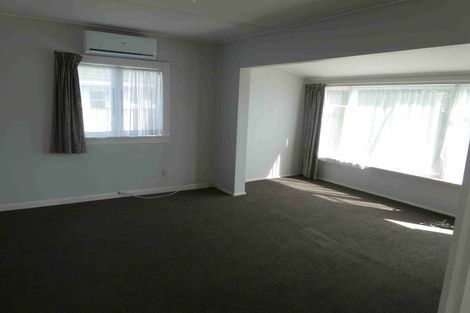 Photo of property in 1 Kiernan Place, Kelston, Auckland, 0602