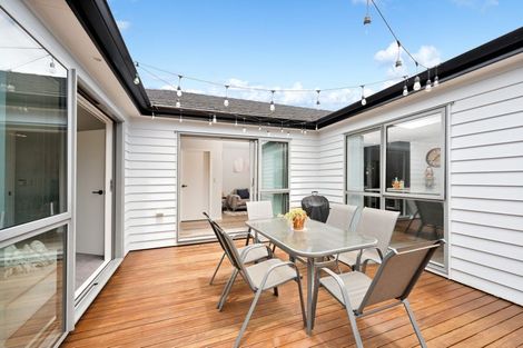 Photo of property in 24 Tarras Road, Kumeu, 0810