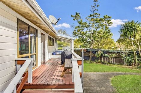 Photo of property in 27 Ray Small Drive, Papakura, 2110