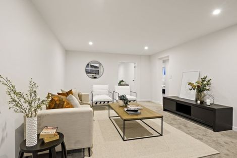 Photo of property in 181 Glenfield Road, Hillcrest, Auckland, 0627