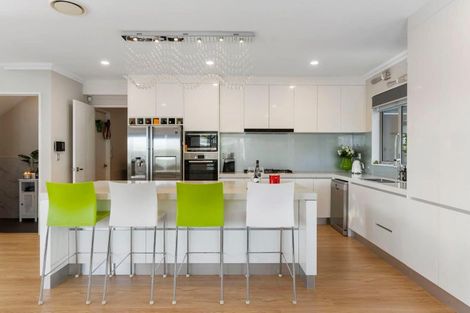 Photo of property in 13 Eastview Crescent, Stanmore Bay, Whangaparaoa, 0932