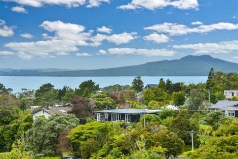 Photo of property in 1/35 Aberdeen Road, Castor Bay, Auckland, 0620