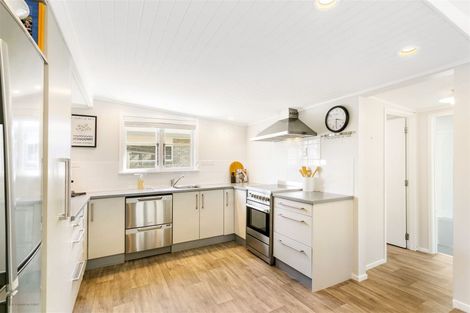 Photo of property in 74 Ferry Parade, Herald Island, Auckland, 0618