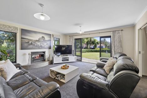 Photo of property in 7 Taylor Place, Merrilands, New Plymouth, 4312