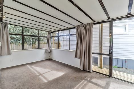 Photo of property in 25 Normandy Place, Henderson, Auckland, 0610