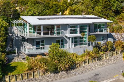 Photo of property in 2 Finlay Grove, Waikawa, Picton, 7220