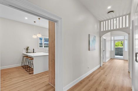 Photo of property in 10 Weston Road, St Albans, Christchurch, 8052