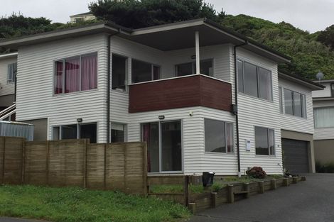 Photo of property in 23 Tamworth Crescent, Newlands, Wellington, 6037