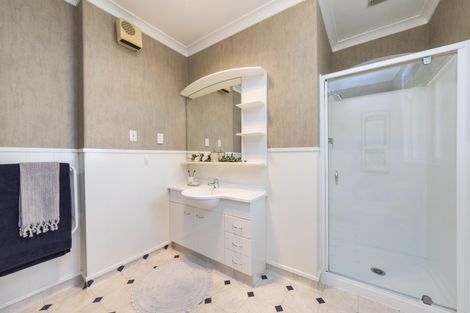 Photo of property in 19 Surrey Crescent, Hokowhitu, Palmerston North, 4410