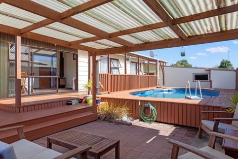 Photo of property in 2 Edgewater Grove, Whakatane, 3120