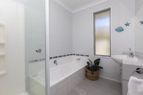 Photo of property in 3 Handel Close, Northwood, Christchurch, 8051