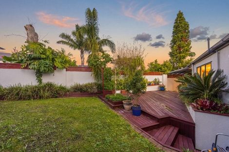 Photo of property in 2/953 Beach Road, Torbay, Auckland, 0630
