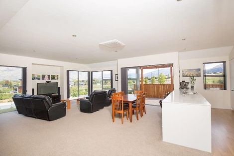 Photo of property in 10 Makomako Road, Wanaka, 9305