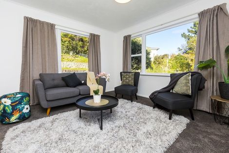 Photo of property in 39 Vista Crescent, Maoribank, Upper Hutt, 5018