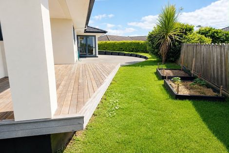 Photo of property in 17 Rivervale Grove, Stanmore Bay, Whangaparaoa, 0932