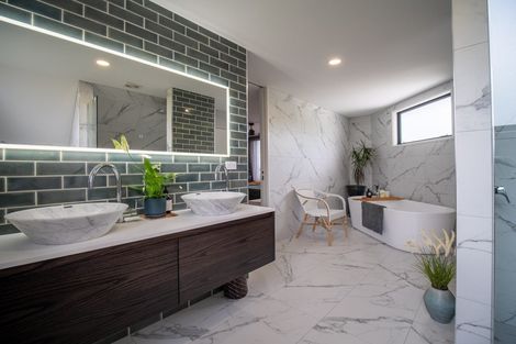 Photo of property in 1a Mission Street, Moturoa, New Plymouth, 4310