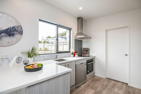 Photo of property in 106b Glanmire Road, Newlands, Wellington, 6037