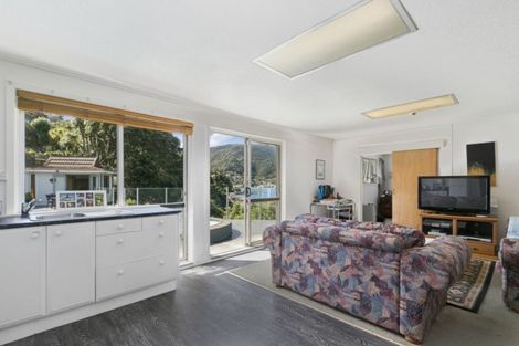 Photo of property in 1a Howard Road, Point Howard, Lower Hutt, 5013