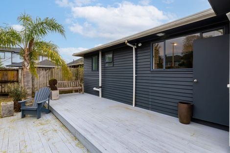 Photo of property in 12 Taipari Road, Te Atatu Peninsula, Auckland, 0610