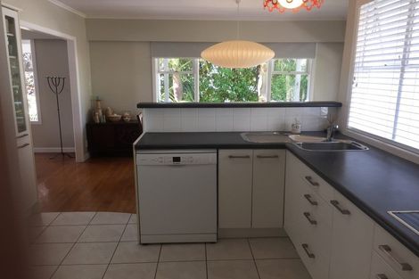 Photo of property in 1/1 Sylvan Park Avenue, Milford, Auckland, 0620