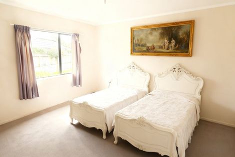 Photo of property in 62 West Fairway, Golflands, Auckland, 2013