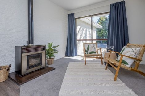 Photo of property in 10 Graham Grove, Waikanae, 5036