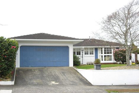 Photo of property in 4 Longview Drive, Merrilands, New Plymouth, 4312
