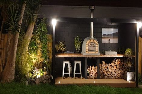 Photo of property in 276 Point Chevalier Road, Point Chevalier, Auckland, 1022