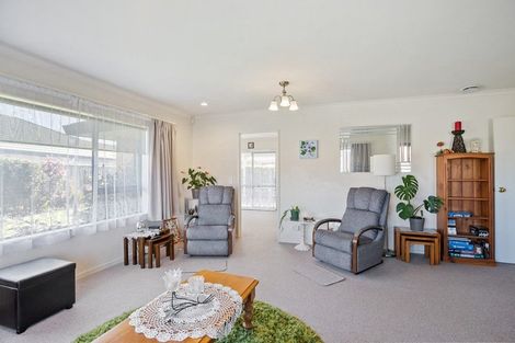 Photo of property in 85 Guildford Drive, Paraparaumu, 5032