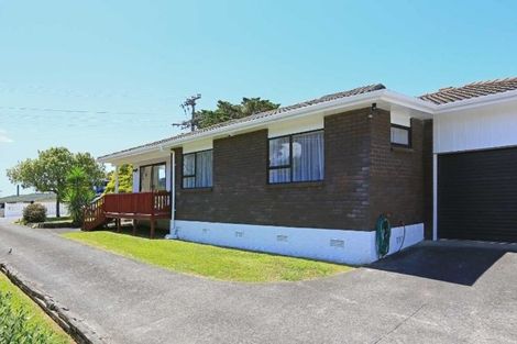 Photo of property in 1/122 Waimumu Road, Massey, Auckland, 0614