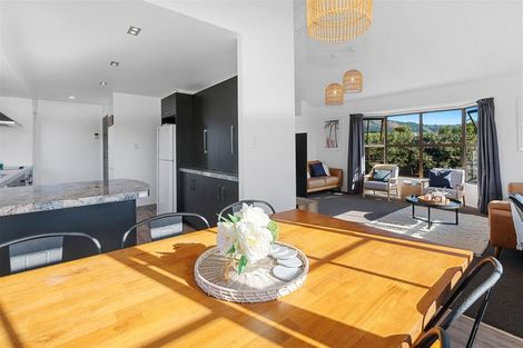 Photo of property in 8 Taurus Place, Kawaha Point, Rotorua, 3010