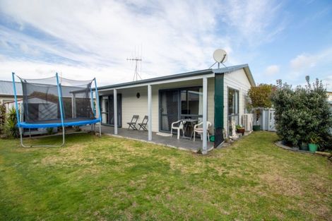 Photo of property in 21 Hennessy Street East, Foxton Beach, Foxton, 4815